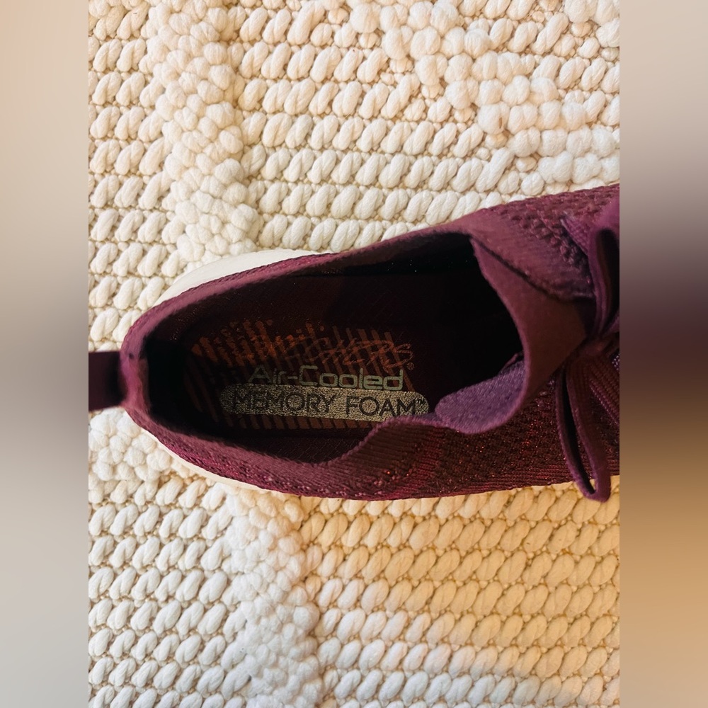 Skechers air cooled memory foam Burgundy Sneakers size 6 - Picture 3 of 5